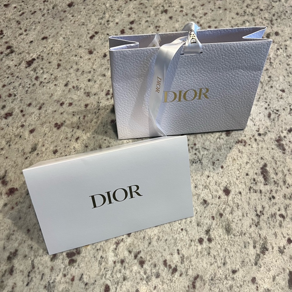 Dior small gift bag with stuffing and envelope (no card)